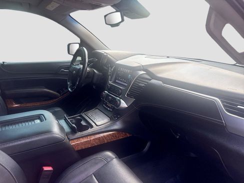 Used 2018 Chevrolet Suburban Premier RWD image 31
