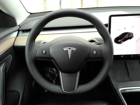 Used 2022 Tesla Model 3 Standard Range image 33