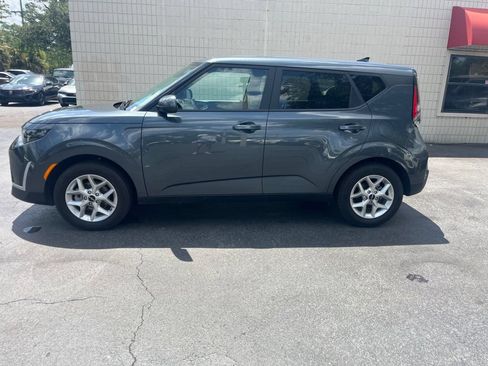 Used 2025 Kia Soul LX w/ LX Technology Package FWD image 2