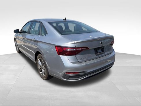 Used 2024 Volkswagen Jetta SE FWD image 5