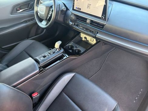 Used 2025 Toyota Prius XLE FWD image 17