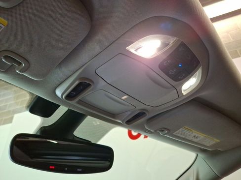 Used 2022 Chrysler Pacifica Limited image 29