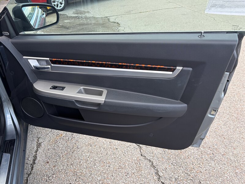 Used 2010 Chrysler Sebring Limited FWD image 27