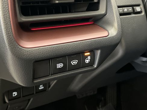 Used 2026 Toyota Prius Plug-In Hybrid FWD image 36