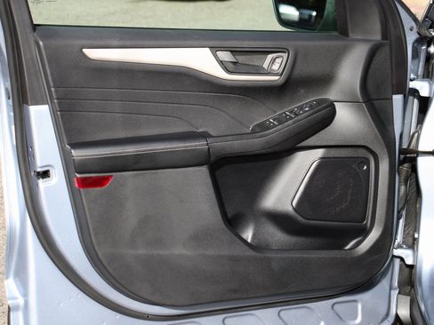 Used 2022 Ford Escape SE w/ SE Sport Appearance Package image 15