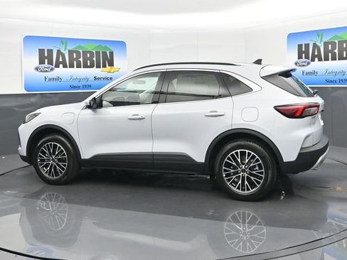 New 2025 Ford Escape SE image 3