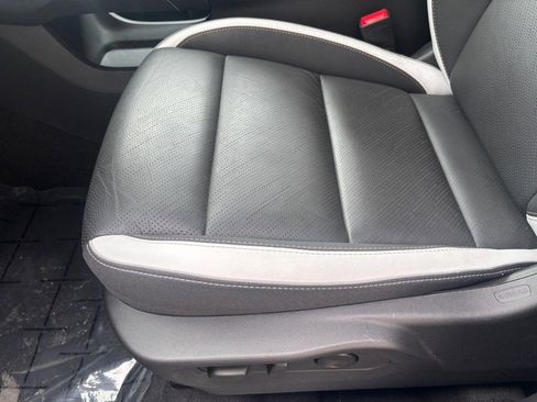 Used 2025 Buick Envision Sport Touring AWD/4WD image 22