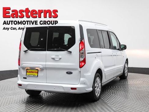 Used 2017 Ford Transit Connect XLT image 5