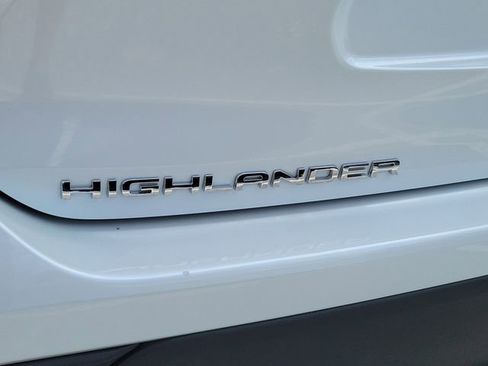 Used 2025 Toyota Highlander XLE FWD image 5