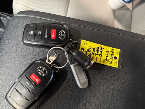 Certified 2026 Toyota Camry XLE FWD image 25