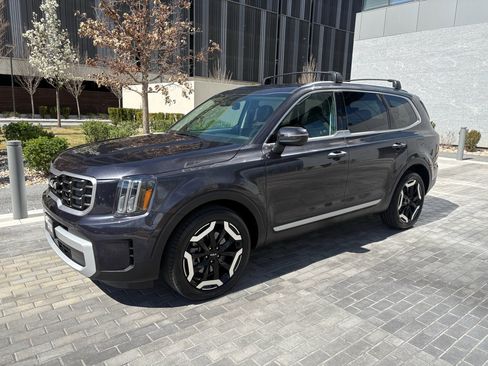 Used 2025 Kia Telluride S image 2