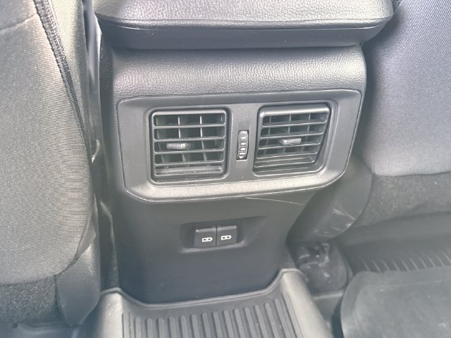 Used 2022 Toyota RAV4 XLE AWD/4WD image 19