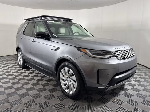 Used 2025 Land Rover Discovery S AWD/4WD image 7