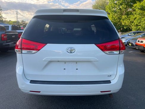 Used 2012 Toyota Sienna LE FWD image 4