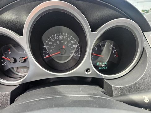 Used 2010 Chrysler Sebring Touring FWD image 19