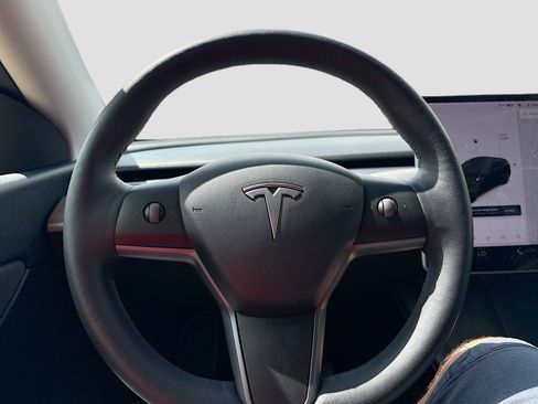 Used 2021 Tesla Model Y Long Range AWD/4WD image 11