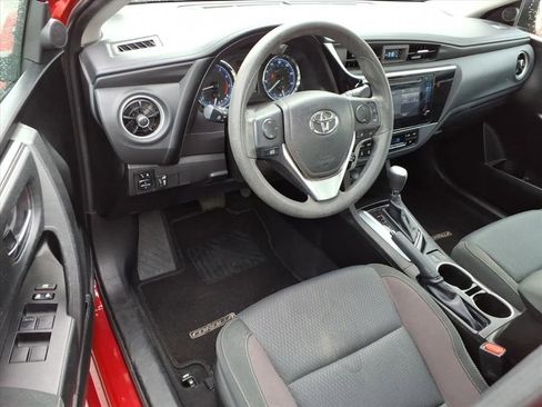 Used 2018 Toyota Corolla LE FWD image 16