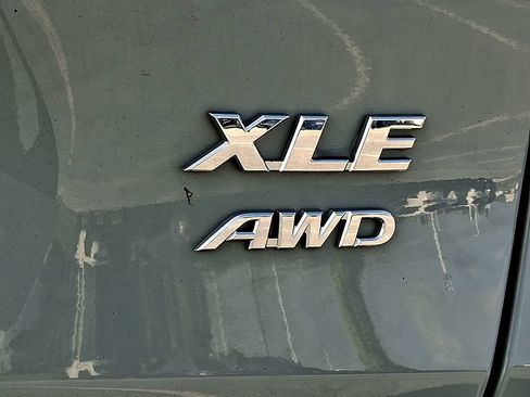 Used 2021 Toyota RAV4 XLE AWD/4WD image 9