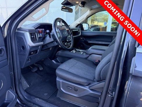 Used 2024 Ford Expedition XLT image 4