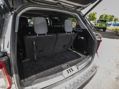Used 2024 Ford Explorer XLT w/ Equipment Group 202A AWD/4WD image 33