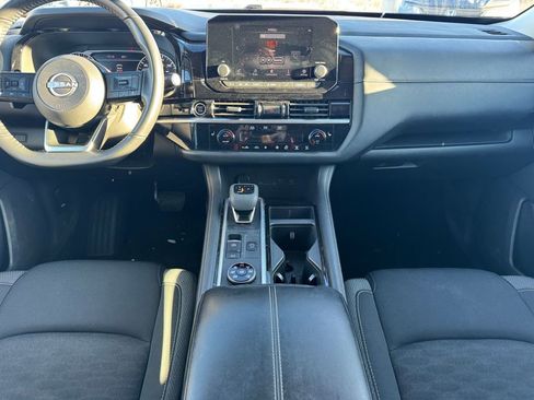 Used 2024 Nissan Pathfinder SV image 9