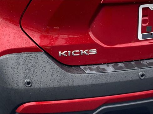 Used 2020 Nissan Kicks SR w/ SR Premium Package FWD image 10