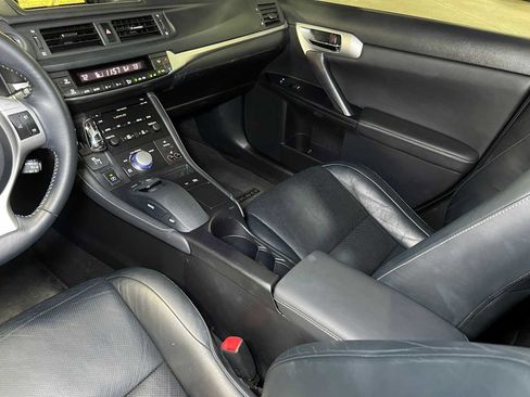 Used 2011 Lexus CT 200h Premium image 35