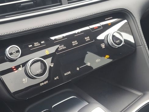 Certified 2025 INFINITI QX60 Luxe w/ Lighting Package (N94) image 9