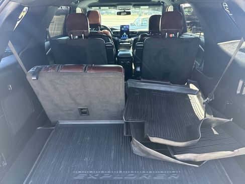Used 2020 Ford Explorer Platinum w/ Premium Technology Package AWD/4WD image 21