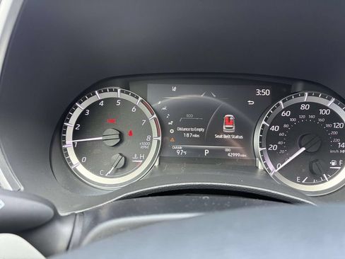 Used 2023 Toyota Highlander XLE FWD image 13