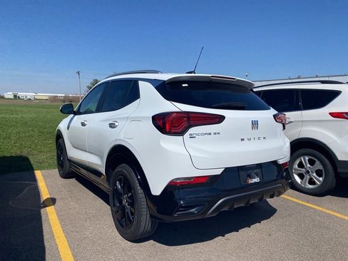 Used 2024 Buick Encore GX Sport Touring image 14