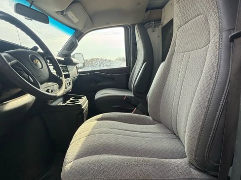 Used 2017 Chevrolet Express 3500 Extended image 7