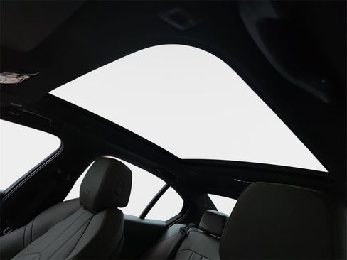 Used 2025 BMW i5 xDrive40 w/ Premium Package image 32