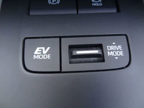 Used 2023 Toyota Venza Limited image 33