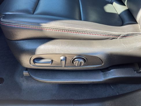 Used 2023 Chevrolet Traverse RS image 16