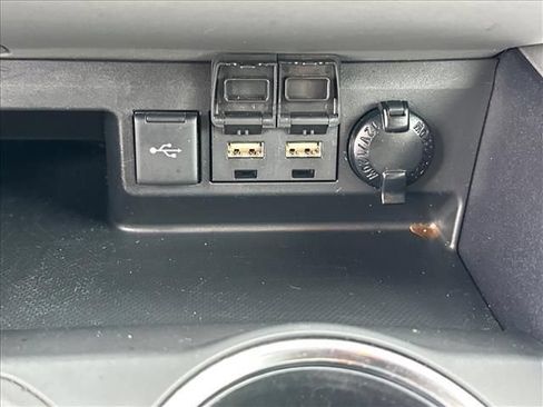 Used 2020 Toyota Highlander XLE AWD/4WD image 30