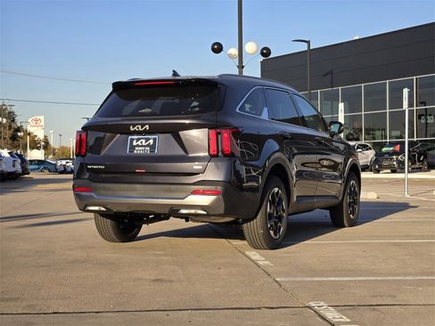 New 2026 Kia Sorento S image 4