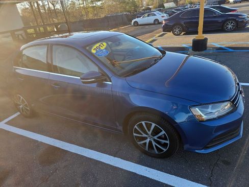 Used 2017 Volkswagen Jetta SE image 7