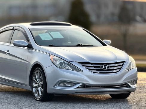 Used 2013 Hyundai Sonata SE w/ Navigation & Sunroof Pkg image 15