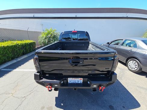 Used 2022 Toyota Tacoma TRD Sport w/ TRD Premium Sport Package image 4