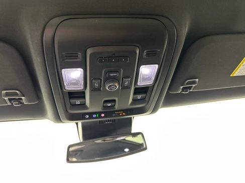 Used 2023 GMC Yukon SLT w/ SLT Premium Package image 24