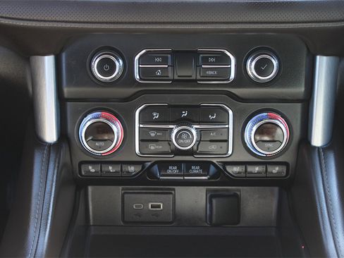 Used 2021 GMC Yukon SLT image 19