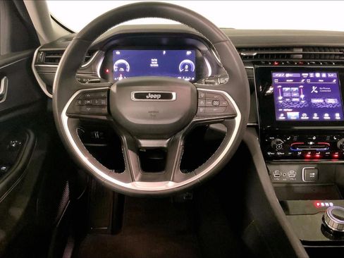 Used 2023 Jeep Grand Cherokee Laredo w/ Luxury Tech Group I image 5