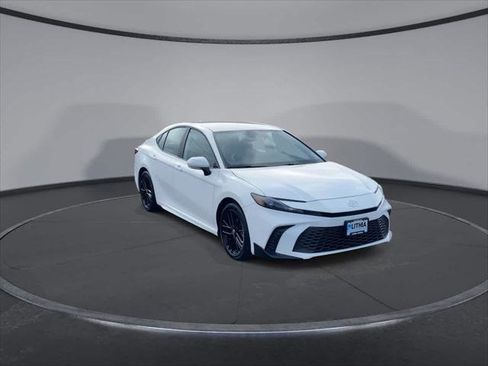 Certified 2025 Toyota Camry SE image 3