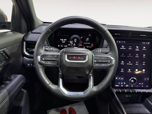 Used 2025 GMC Terrain Elevation w/ Technology Package II AWD/4WD image 19