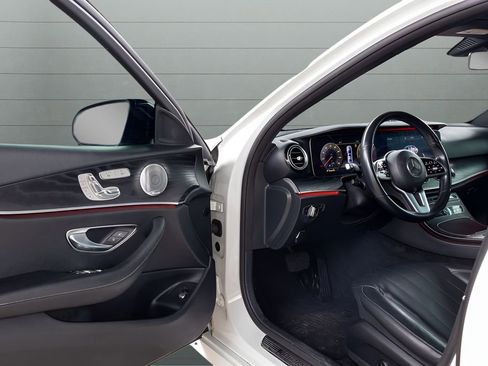 Used 2020 Mercedes-Benz E 350 Sedan image 35