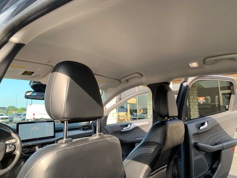 Used 2023 Ford Escape Platinum AWD/4WD image 28