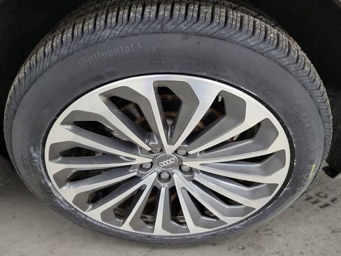 Used 2019 Audi e-tron Prestige w/ Prestige Package image 10