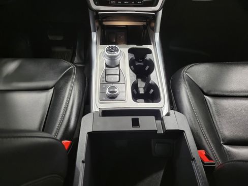 Used 2023 Ford Explorer XLT w/ Equipment Group 202A image 13