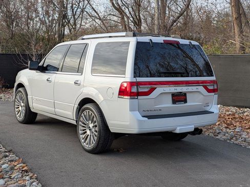 Used 2016 Lincoln Navigator Select image 3